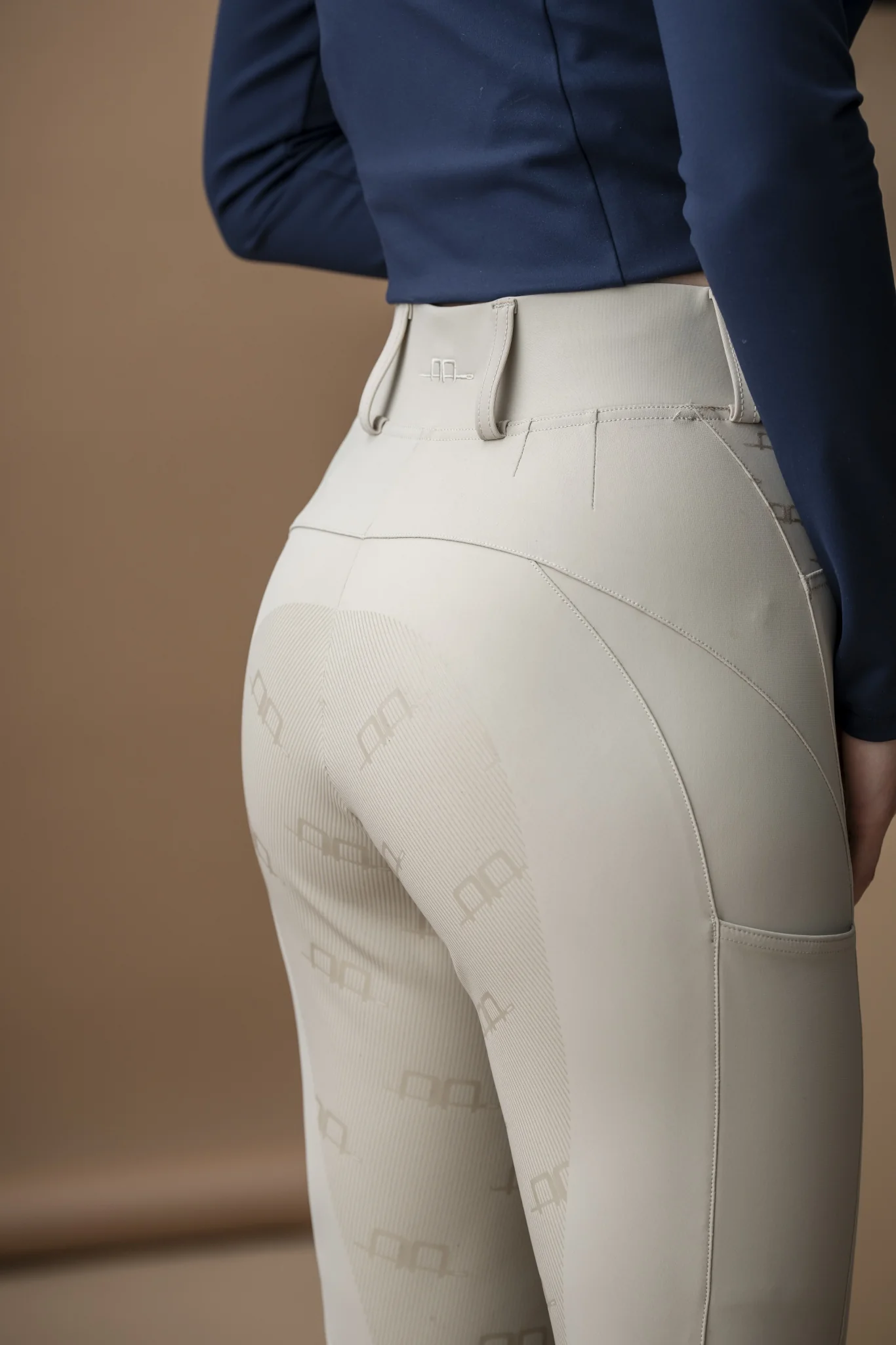 AA Fina Full Seat Brushed Hybrid Breech - Image 4