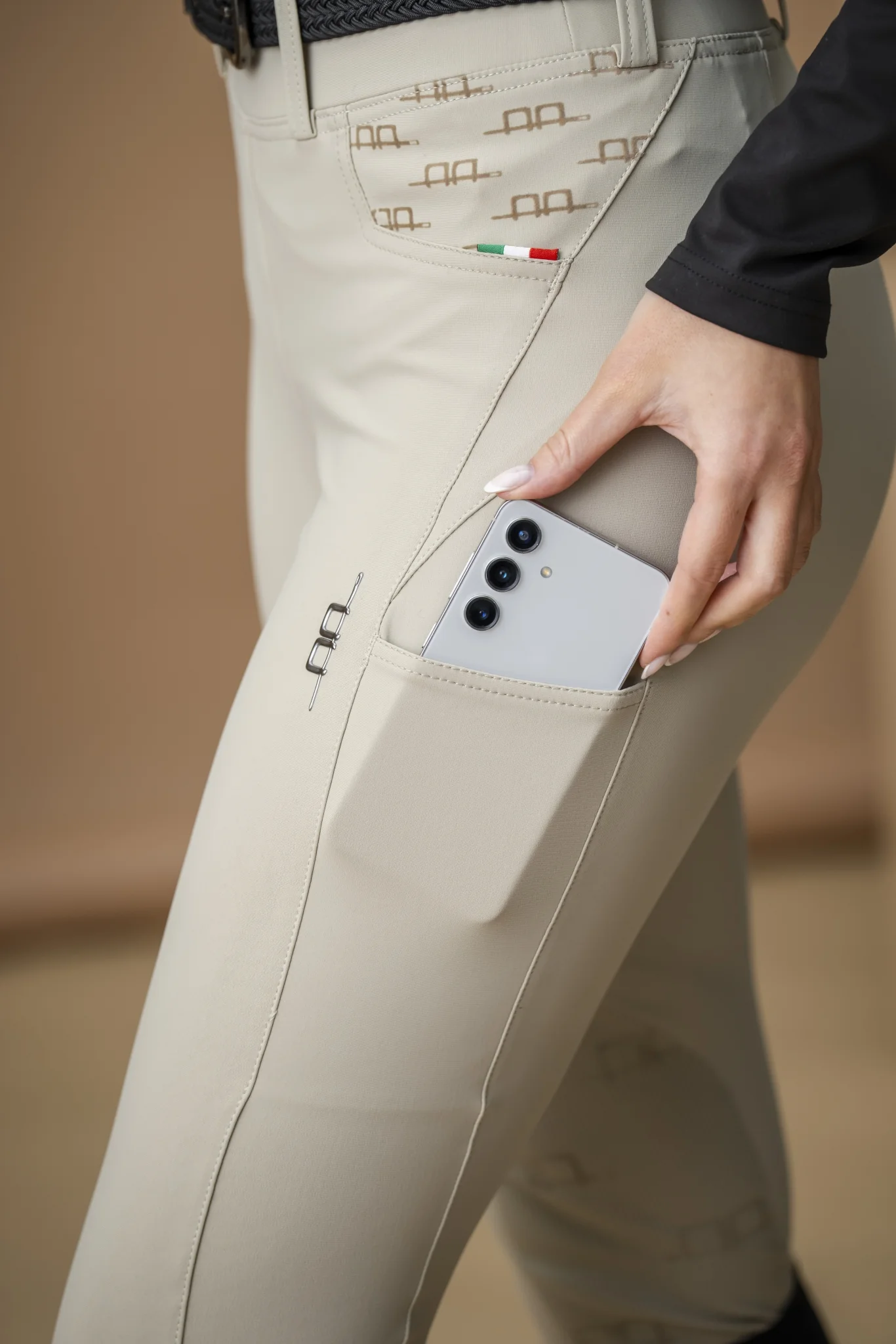 AA Fina Knee Grip Brushed Hybrid Breech - Image 4