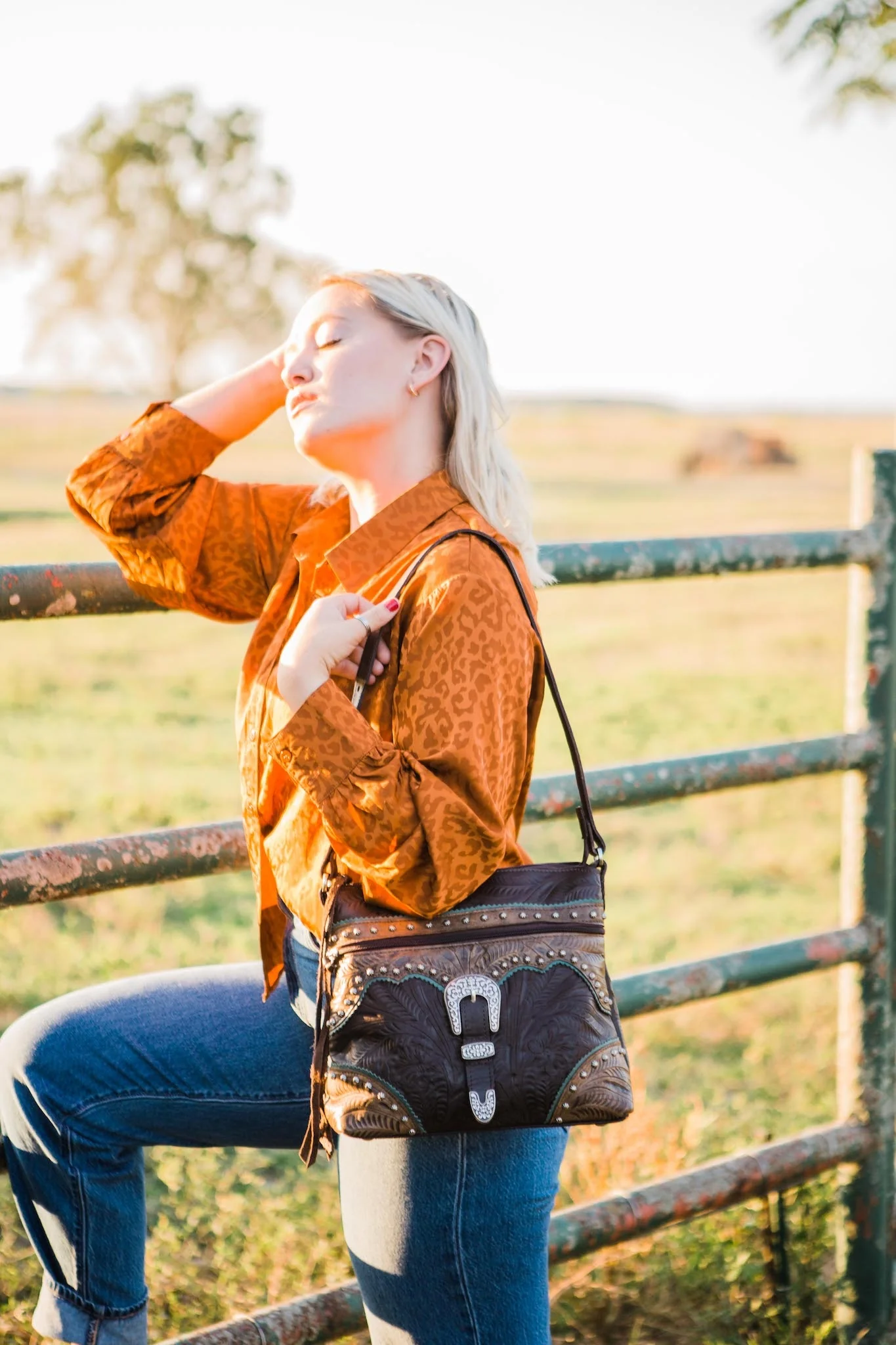 American West Saddle Ridge Zip Top Shoulder Bag - Image 12
