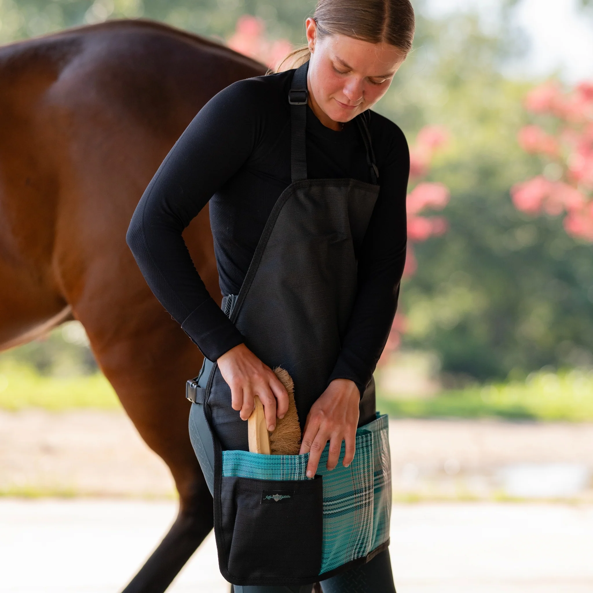 Kensington Grooming Apron Blue Ice Plaid - Image 8