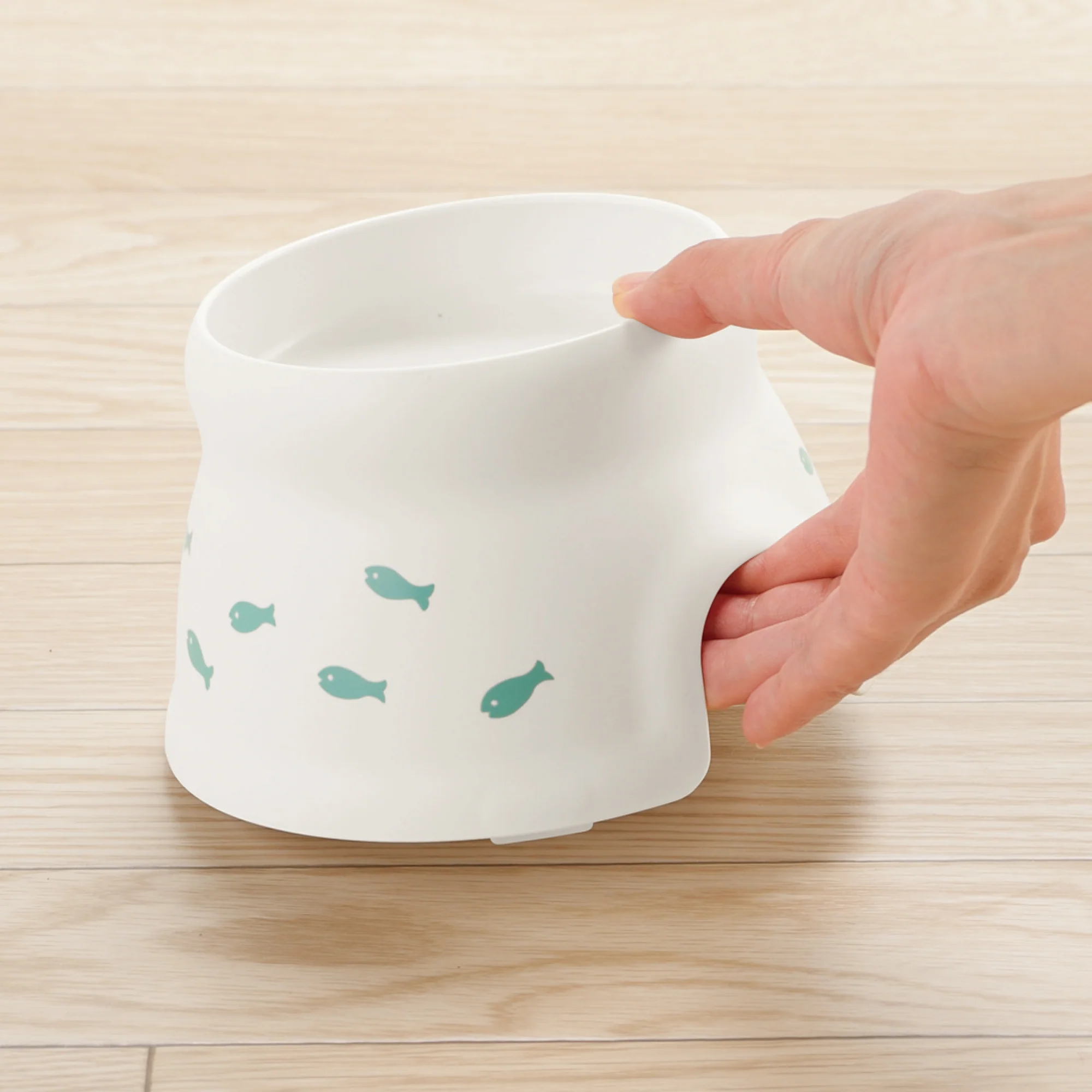 Richell Raised Cat Bowl - Image 3